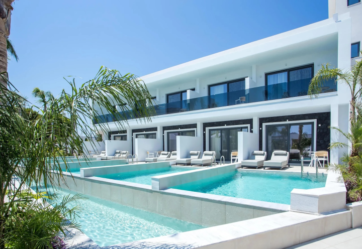 Private Scandinavian Penthouse Apartments With Private Swim Up Pool photo